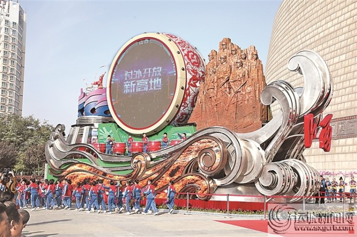 “奮進(jìn)山西”國慶彩車運(yùn)城（晉南片區(qū)）巡展暨群眾文化 活動(dòng)側(cè)記